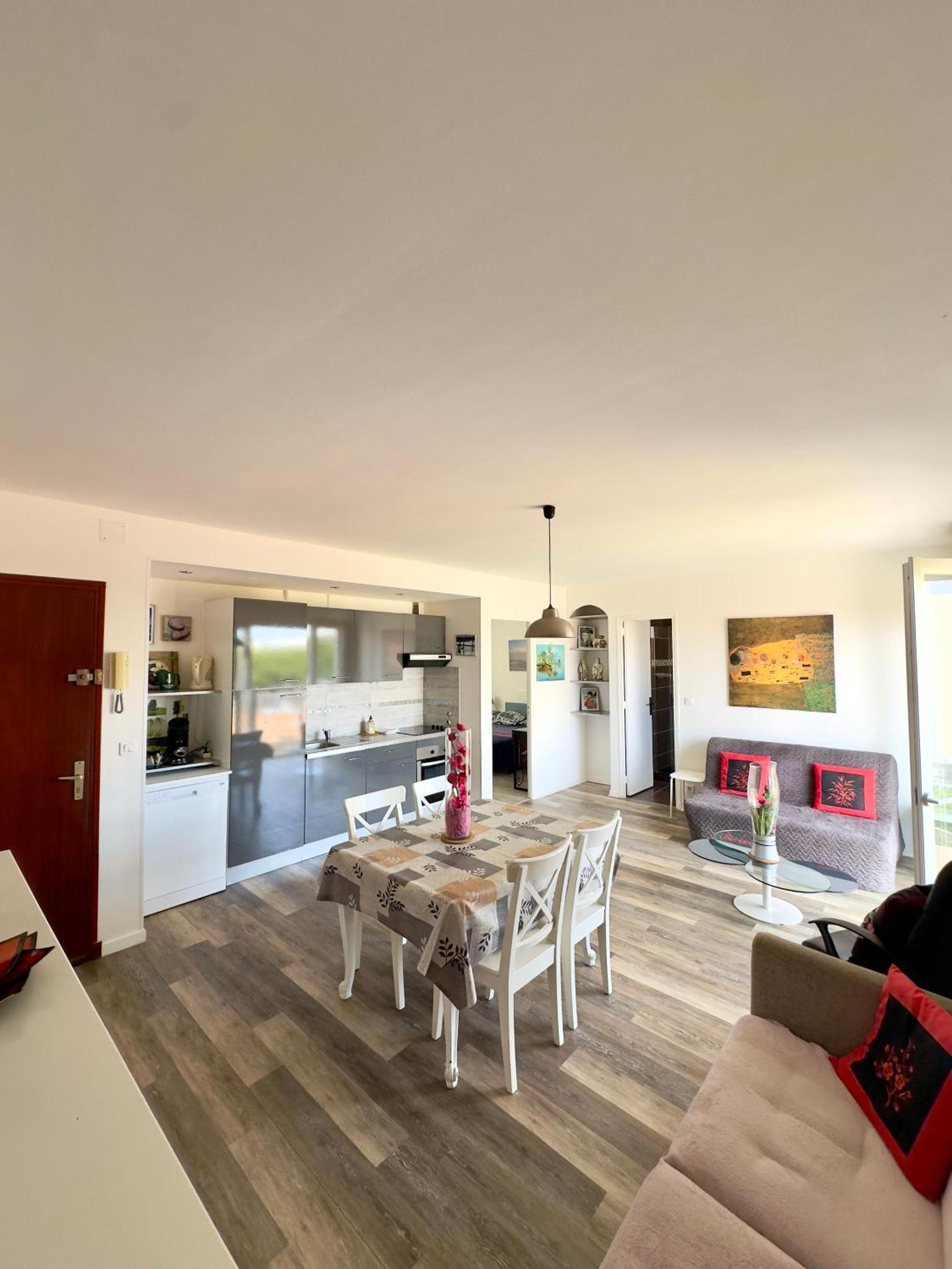 2 Pieces 45m2 Cavalaire/mer * Cavalaire-sur-Mer